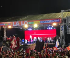 Para multidão no Parque do Povo, Lula deixa claro que Veneziano e Ricardo são os candidatos dele na Paraíba
