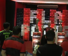 Torcida do Flamengo em Patos lota shopping no primeiro dia de exposição de taças do Mundial e Libertadores