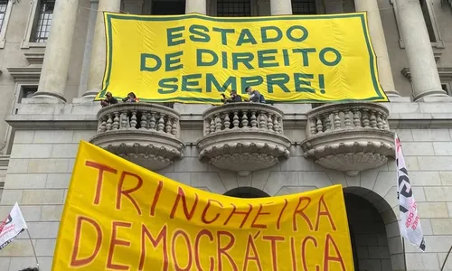 
                                        
                                            Um grande dia para a democracia. E um dia de grandes emoções
                                        
                                        