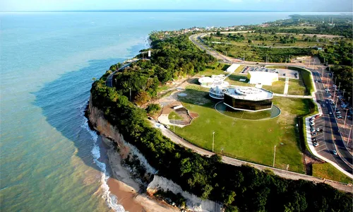 
                                        
                                            Documentário sobre erosão na falésia do Cabo Branco estreia no Canal Futura
                                        
                                        