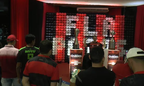 
                                        
                                            Torcida do Flamengo em Patos lota shopping no primeiro dia de exposição de taças do Mundial e Libertadores
                                        
                                        