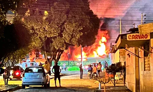 
                                        
                                            Loja de manutenção em eletrodomésticos fica destruída em incêndio em João Pessoa
                                        
                                        