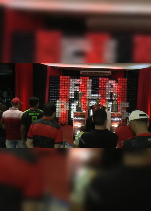
                                        
                                            Torcida do Flamengo em Patos lota shopping no primeiro dia de exposição de taças do Mundial e Libertadores
                                        
                                        