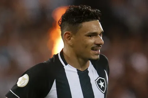 
				
					Tiquinho vive fase goleadora no Botafogo e prevê disputa na artilharia do Brasil em 2023
				
				