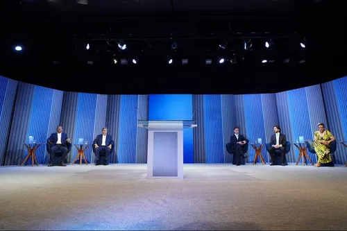 
				
					Debate das TVs Cabo Branco e Paraíba: candidatos evitam ataques pessoais, mas confrontam ideias e dados
				
				