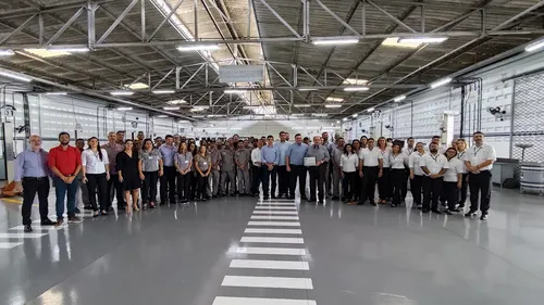 
				
					Autovia e Brazmotors recebem prêmio de 'Concessionária Classe A' da GM
				
				