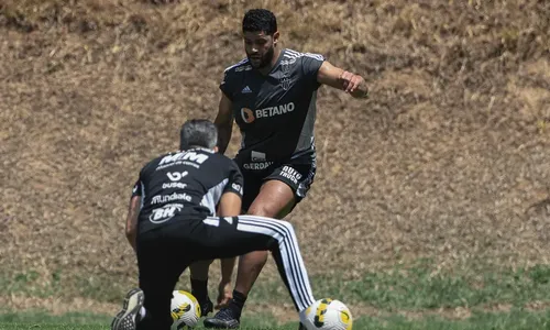 
                                        
                                            Hulk trabalha em campo, mas segue como dúvida para o duelo contra o Avaí
                                        
                                        