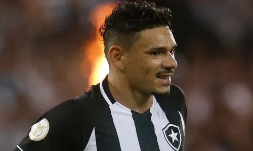 
                                        
                                            Tiquinho Soares marca pela primeira vez no Botafogo, mas admite: "Mais feliz pela vitória"
                                        
                                        