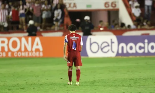 
                                        
                                            Victor Ferraz desabafa após derrota do Náutico na Série B: "Se não tiver mais chances, é lutar pela camisa"
                                        
                                        