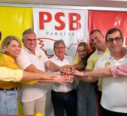 
				
					João Azevêdo recebe apoio de Julian Lemos e 'ressuscita' ex-prefeita Cozete Barbosa na política
				
				