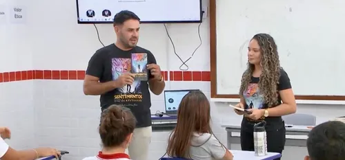 
				
					Alunos escrevem livros com incentivo de professores em escola pública em Sousa, no Sertão da Paraíba
				
				