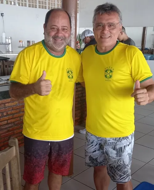 
				
					Amigos fazem jogo simbolizando um Brasil x Argentina, com Romário sendo o artilheiro
				
				