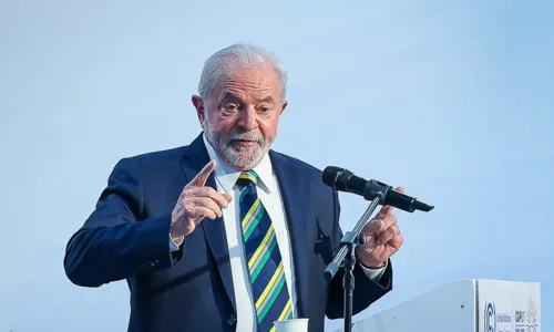 
                                        
                                            Lula anuncia primeiros ministros e é criticado por falta de mulheres e negros na lista
                                        
                                        