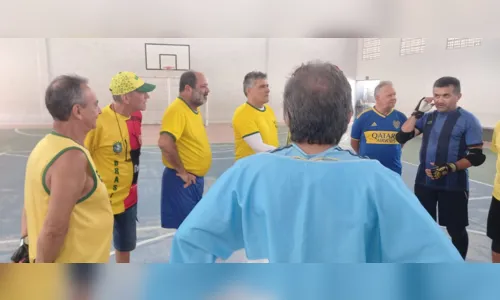 
				
					Amigos fazem jogo simbolizando um Brasil x Argentina, com Romário sendo o artilheiro
				
				
