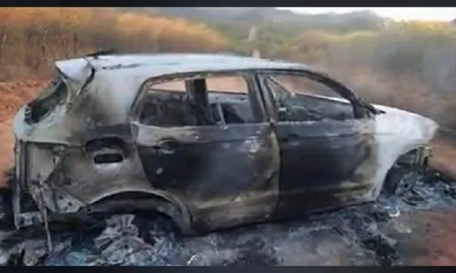 
                                        
                                            Bandidos tentam assaltar carro-forte e queimam veículo na fuga
                                        
                                        