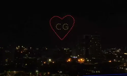 
				
					Show de drones ilumina céu de Campina Grande no Natal; veja imagens
				
				