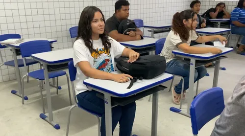 
				
					Estudante de escola pública da Paraíba é selecionada para intercâmbio no Estados Unidos: 'meu projeto é dar aula de inglês aos meus colegas'
				
				