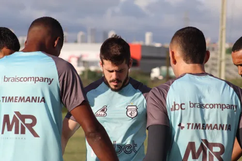 
				
					Léo Campos cita rotina intensa no Treze
				
				