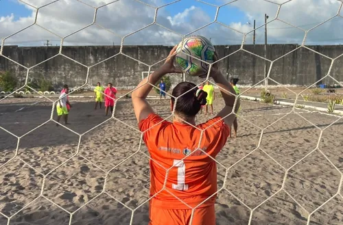 
				
					Botafogo-PB feminino realiza palestra e comanda jogo com reeducandas de penitenciária
				
				