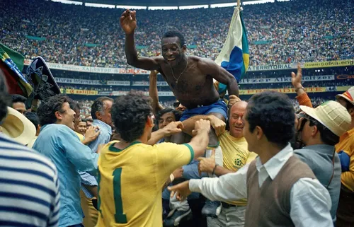 
				
					Morre Pelé, o Rei do Futebol, aos 82 anos
				
				