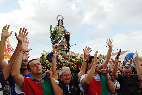 
				
					Saiba quem foi Santa Luzia, mártir que teve os olhos arrancados e se tornou padroeira da visão
				
				