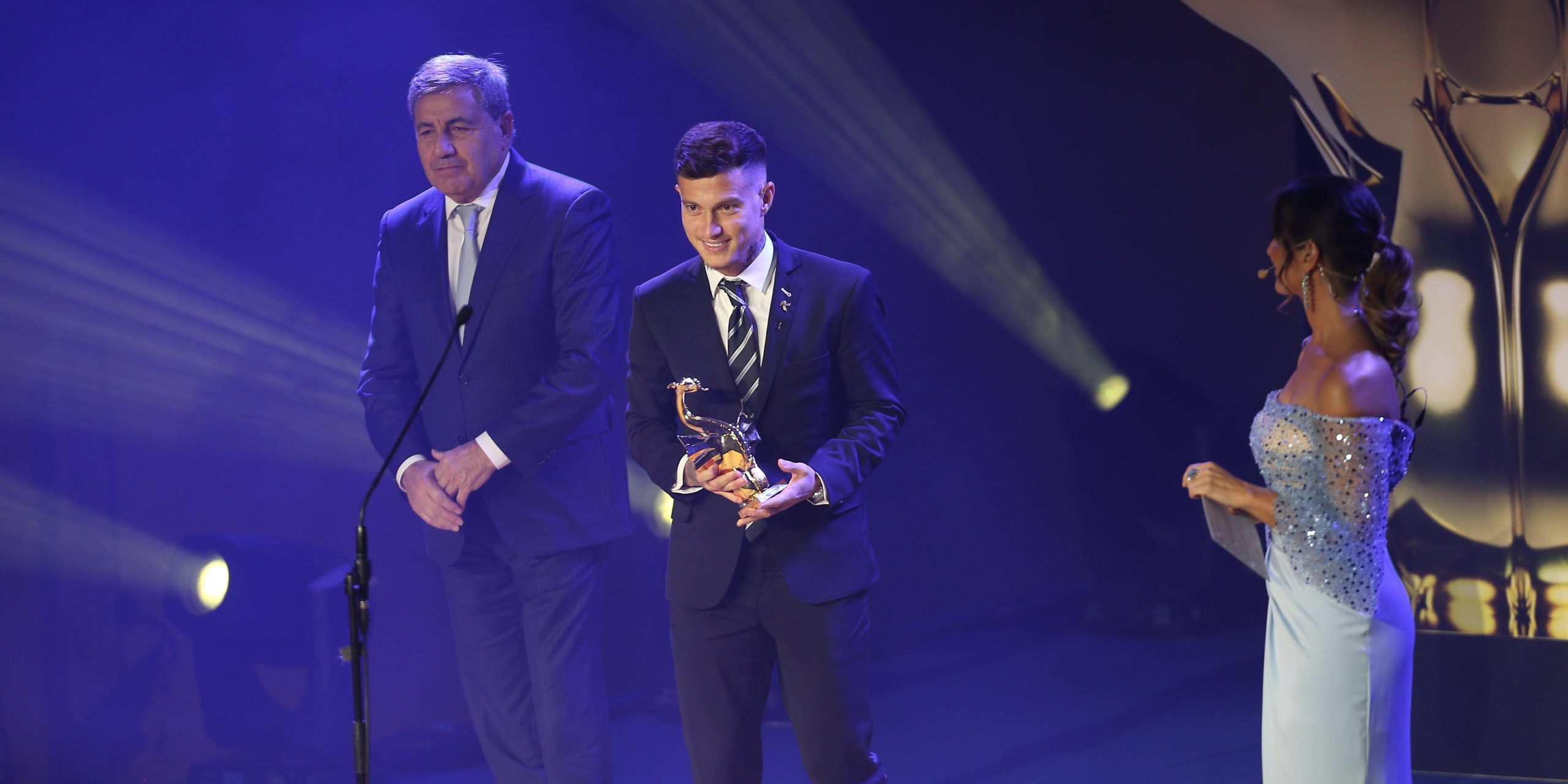 
                                        
                                            Otávio conquista prêmio Dragão de Ouro como "Jogador do Ano" do Porto, de Portugal
                                        
                                        