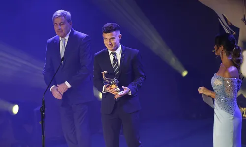 
                                        
                                            Otávio conquista prêmio Dragão de Ouro como "Jogador do Ano" do Porto, de Portugal
                                        
                                        