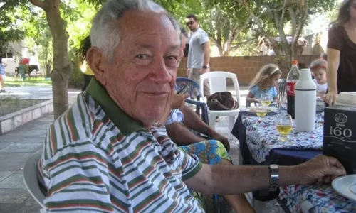 
                                        
                                            Ex-prefeito de João Pessoa, Hermano Almeida morre aos 96 anos
                                        
                                        