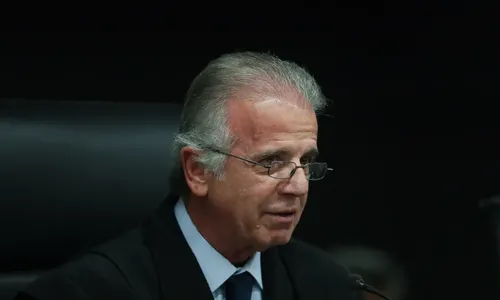 
                                        
                                            Democracia precisa de um civil no comando do Ministério da Defesa
                                        
                                        