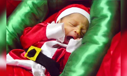 
				
					Bebês prematuros são vestidos com temas natalinos em maternidade de João Pessoa
				
				