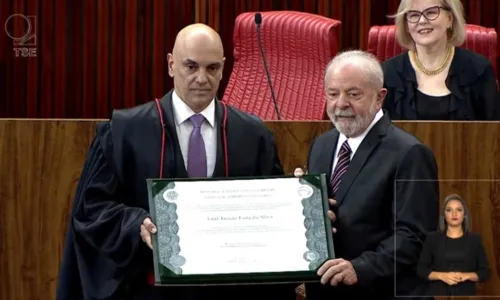 
                                        
                                            Lula é diplomado pelo TSE, chora e diz que o povo "reconquistou a democracia"
                                        
                                        