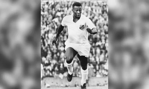 
				
					Corpo de Pelé, o Rei do Futebol, é sepultado em Santos
				
				