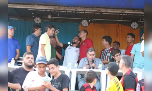 
				
					Goleiro do Flamengo, Santos visita Cabaceiras e promete seguir dando orgulho para seu povo
				
				