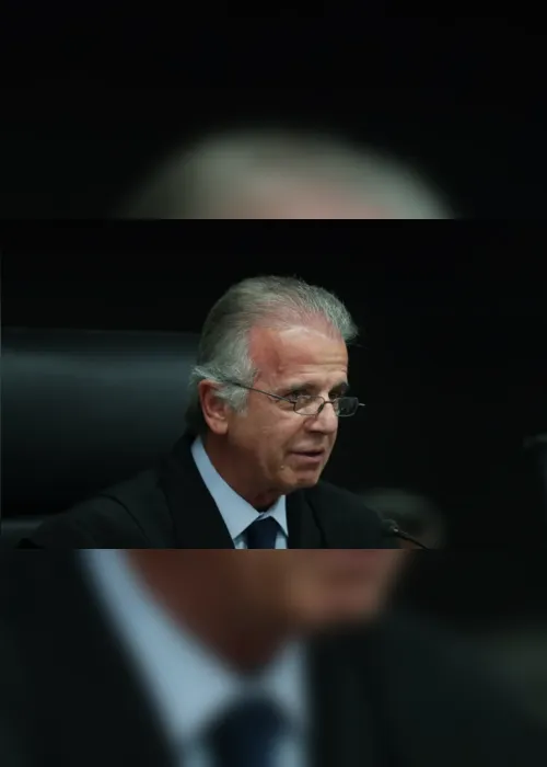 
                                        
                                            Democracia precisa de um civil no comando do Ministério da Defesa
                                        
                                        