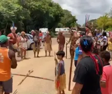 Indígenas Tabajara fazem protesto contra obra, na praia de Tambaba