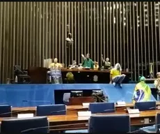 Vândalos e golpistas bolsonaristas invadem Congresso, Planalto e STF