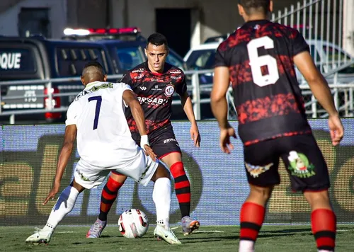 
				
					Auxiliar técnico critica atuação "precipitada" do Campinense no empate com o Serra Branca
				
				