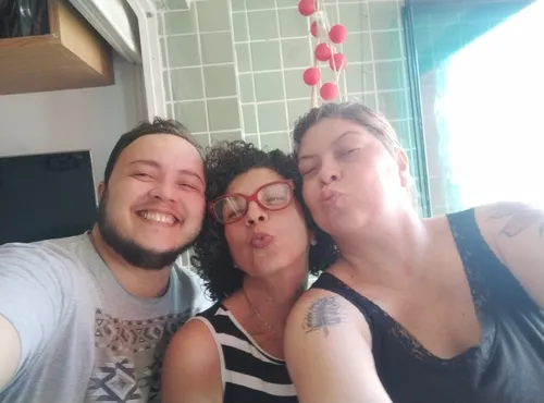 
				
					'Tentei fugir de quem eu era até os 30 anos', revela homem trans
				
				