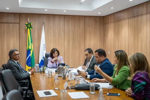 
				
					Secretário de Saúde da Paraíba pede habilitação de leitos à ministra da Saúde
				
				