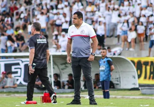 
				
					Leston relembra acesso com o Floresta e quer Campinense decisivo na busca pela Série C
				
				