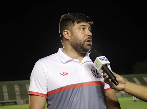 
				
					Daniel Rocha dedica vitória do Campinense ao técnico Leston Júnior
				
				