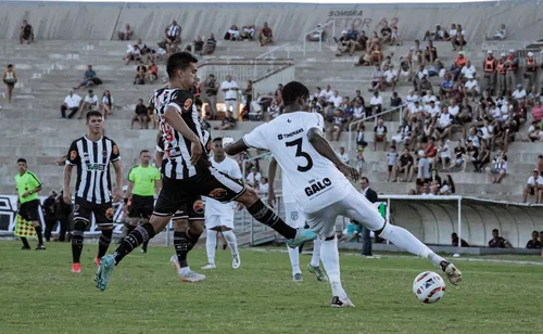 
				
					Botafogo-PB e Treze fazem clássico movimentado mas placar fica no 0 a 0
				
				