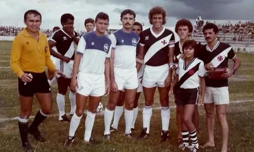 
                                        
                                            Roberto Dinamite já lotou um estádio no interior da Paraíba e marcou um hat-trick
                                        
                                        