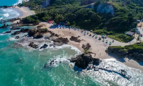 
                                        
                                            Praia de Tambaba: paraíso natural e naturista na Paraíba
                                        
                                        