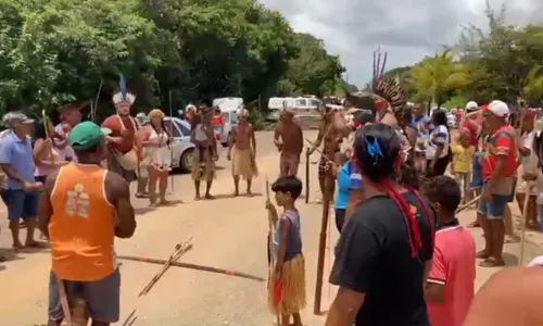 
                                        
                                            Indígenas Tabajara fazem protesto contra obra, na praia de Tambaba
                                        
                                        