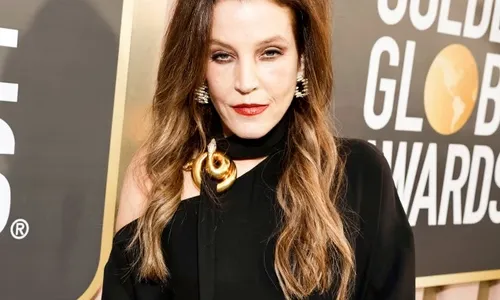 
                                        
                                            Lisa Marie Presley, filha única de Elvis Presley, morre aos 54 anos
                                        
                                        