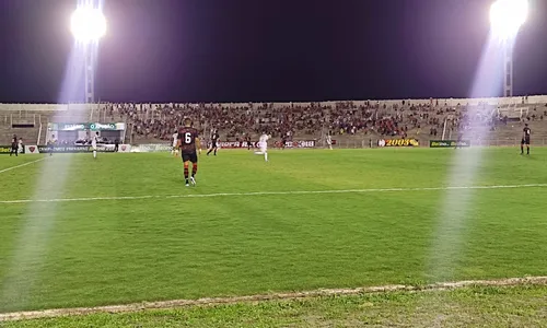 
                                        
                                            São Paulo Crystal vira para cima do Campinense e vence a primeira no Paraibano
                                        
                                        