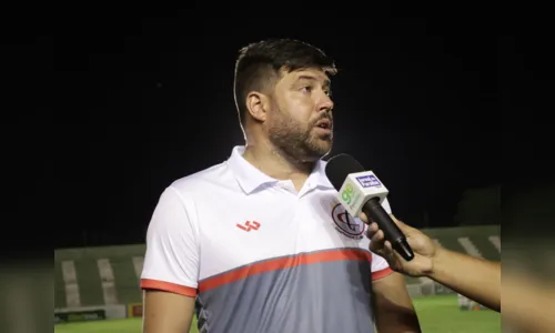 
				
					Daniel Rocha dedica vitória do Campinense ao técnico Leston Júnior
				
				