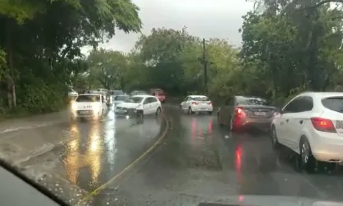 
                                        
                                            Chuvas na Grande João Pessoa provocam acidente e deixam ruas alagadas
                                        
                                        