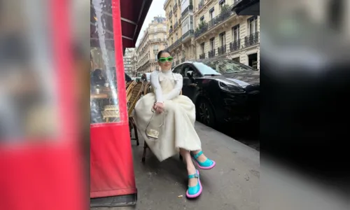 
				
					Gkay na 1ª fileira da grife Schiaparelli durante Semana de Moda de Paris: 'Socorro!'
				
				